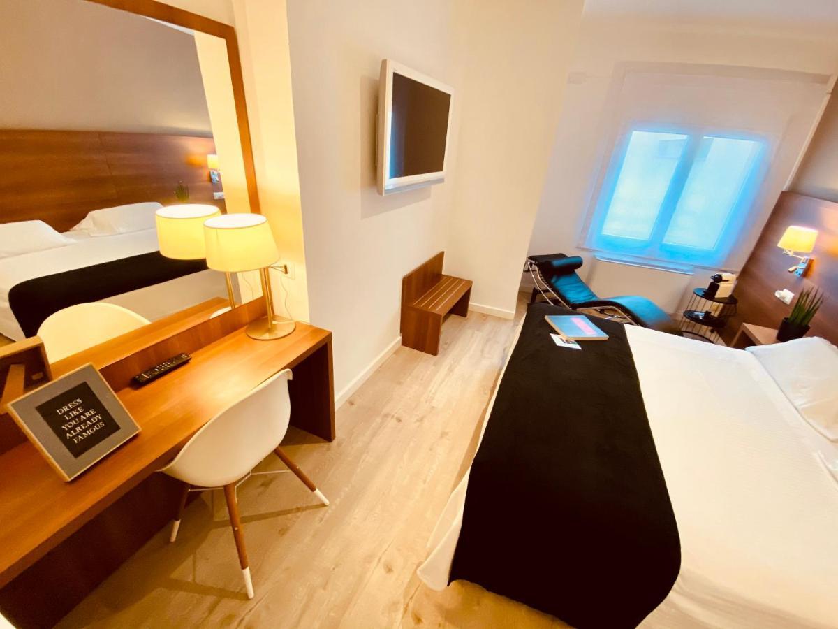 Hotel Carbonell Llança Dış mekan fotoğraf